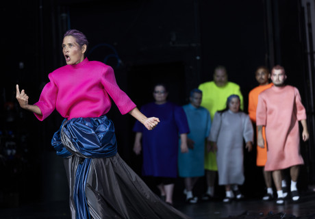 Leichter Gesang – Deutsches Theater Berlin – Nele Stuhler, FX Mayr und RambaZamba betreiben Sprachspiele nach dadaistischem Vorbild