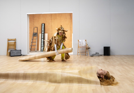 Le paradoxe de John – HAU Berlin – Philippe Quesne mit einer Hommage an die Selbstbezüglichkeit der Kunst