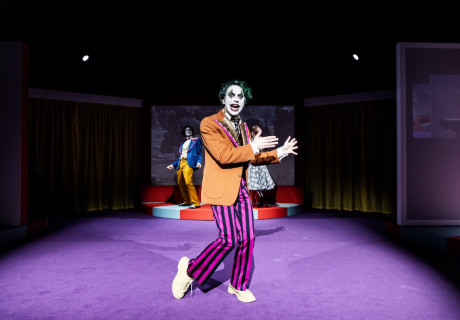 Leaks. Von Mölln bis Hanau – Schauspiel Frankfurt – Nuran David Calis setzt sich mit der rechten Szene und dem Verfassungsschutz auseinander