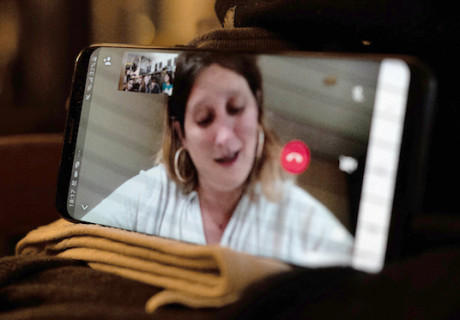 Lehrstückzentrale – Brechtfestival Augsburg – Die Augsburger Gruppen Bluespots Productions und theter und die Regisseur*innen Oleg Eremin und Alice Bever mit Brecht und Müller