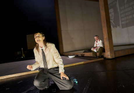 Die letzten Tage der Menschheit – Salzburger Festspiele – Dušan David Pařízek inszeniert Karl Kraus' Mammutwerk über den ersten Weltkrieg