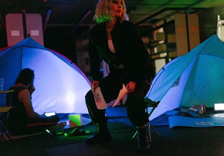 Linie Q. Ein No-Escape-Room – WUK Wien – Kai Krösche und Team untersuchen den Zusammenhang von KI und Verschwörungsnarrativen