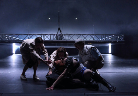 Macbeth – Staatstheater Darmstadt – Mizgin Bilmen stellt sich mit einem bildstarken Klassiker als Hausregisseurin vor