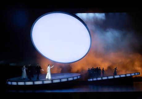 Maria Stuarda – Salzburger Festspiele – Ulrich Rasche zeigt mit Donizettis Oper Königinnen in den Fängen männlicher Taktgeber