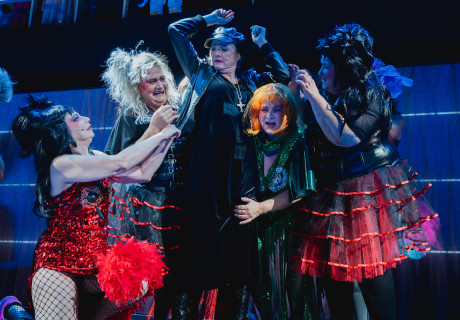 Maß für Maß – Theater im Pfalzbau Ludwigshafen – Intendant und Regisseur Tilman Gersch inszeniert mit Shakespeares Problemstück nach wie vor aktuelle Fragen von Macht und Missbrauch