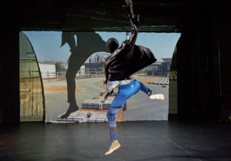 Mawazo – Schlachthaus Theater Bern – Mbene Mwambene und Ivana Di Salvo steigen mit Afrika und der Welt in den Ring