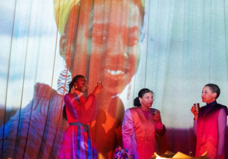 May Landschaften – Theater Münster – Miriam Ibrahim inszeniert die Lyrik von May Ayim nach einem Text von Penda Diouf