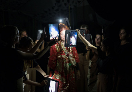 Medea Rromnja – Das Berliner TAK Theater im Aufbau Haus interpretiert den Mythos der Medea aus der Perspektive der weiblichen Roma