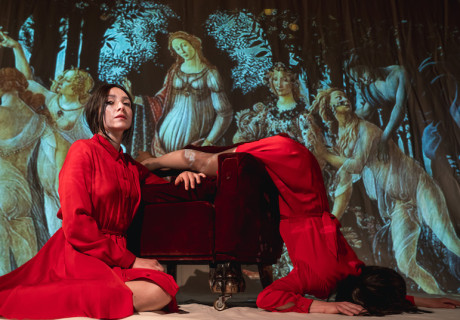 Meine geniale Freundin – Thalia Theater Hamburg – Ewelina Marciniak setzt bei der Inszenierung des letzten Teils von Elena Ferrantes Romansaga auf Psychologie