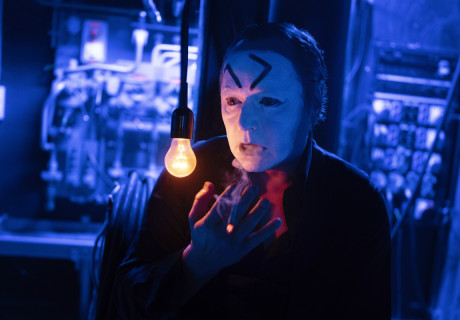 Mephisto – Münchner Kammerspiele – Jette Steckel inszeniert Klaus Manns Roman einer opportunistischen Schauspielerkarriere im Nazi-Reich