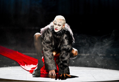 Mephisto – Staatsschauspiel Dresden – Nicolai Sykosch eröffnet die Spielzeit mit einer sehr klassischen Adaption des Romans von Klaus Mann