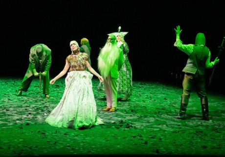 Merlin oder Das wüste Land – Theater Krefeld/Mönchengladbach – Christoph Roos inszeniert das Mammutwerk von Tankred Dorst