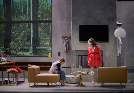 MiniMe. Zehn Lektionen in Unterwerfung – Volksbühne Berlin – Kata Wéber und Kornél Mundruczó erzählen von der Zurichtung eines Kindes durch Schönheits- und Leistungswahn