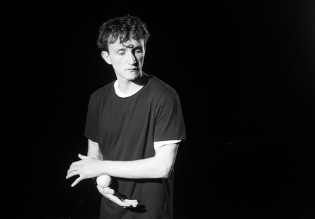 Schweigsame Bewohner u.A. – Online-Inszenierung – Nachwuchsregisseur Kostja Treplejow auf der Suche nach neuen Formen 