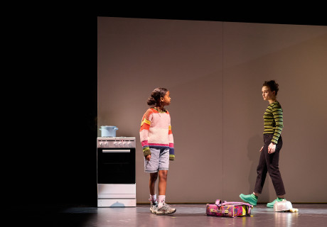 Monster – Schauspielhaus Zürich – Anta Helena Recke, Maxi Menja Lehmann und Anna Froelicher über Beziehungen zwischen weißen Müttern und nicht-weißen Kindern