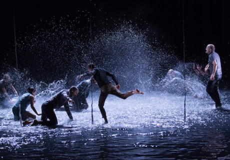 Mut und Gnade – Luk Percevals kompromissloser Abend über die Liebe und das Sterben am Schauspiel Frankfurt