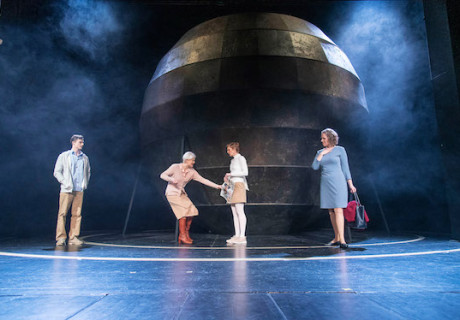 Mutter Kramers Fahrt zur Gnade – Martin Pfaff gibt Christoph Nußbaumeders Volksstück in Rendsburg eine neue Chance