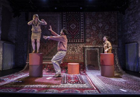 Mutter Vater Land – Landestheater Detmold – Christina Gegenbauer inszeniert Akın Emanuel Şipals Familienstück