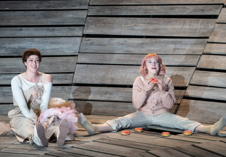 My Private Jesus – Düsseldorfer Schauspielhaus – Bernadette Sonnenbichlers kluge Uraufführung von Lea Ruckpauls schwarzer Abschiedskomödie