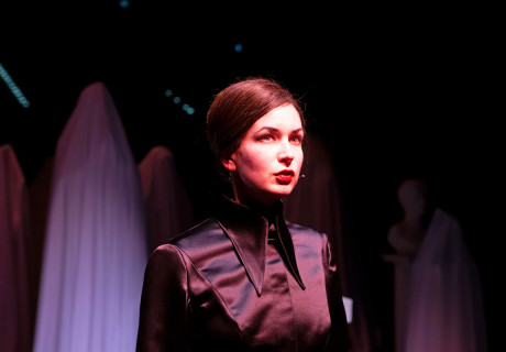 Nachts im Ozean – Anhaltisches Theater Dessau – Michel Decar bringt sein Stück in einer Geisterpremiere selbst zur Uraufführung