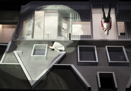 Nora & Die Freiheit einer Frau – Münchner Kammerspiele – Felicitas Brucker erzählt mit Henrik Ibsen und Édouard Louis vom Leiden an Haus und Ehe