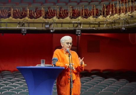 Vielfältige Begegnungen – Barbara Mundel stellt ihre Auftakt-Spielzeit 2020/21 an den Münchner Kammerspielen vor