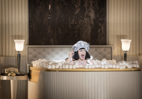 Wie Schauspielerinnen im komischen Fach Geschlechterstereotype wegfegen