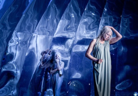 Persona – Anna Bergmann inszeniert am Berliner Deutschen Theater den Filmstoff von Ingmar Bergman als deutsch-schwedische Koproduktion