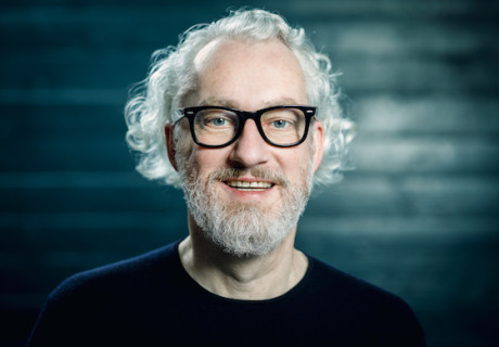 Nach Verwaltungsratssitzung und Mitarbeiter*innen-Protesten – Peter Spuhler bleibt Generalintendant des Badischen Staatstheaters Karlsruhe