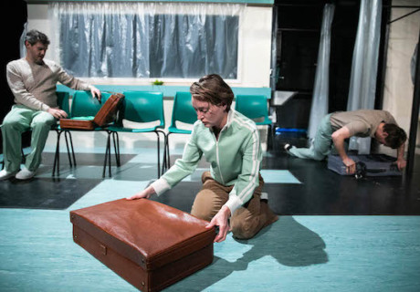 Pfeil der Zeit – Schauspielhaus Graz – Blanka Rádóczy lässt mit Martin Amis die Bühnenzeit rückwärts laufen 