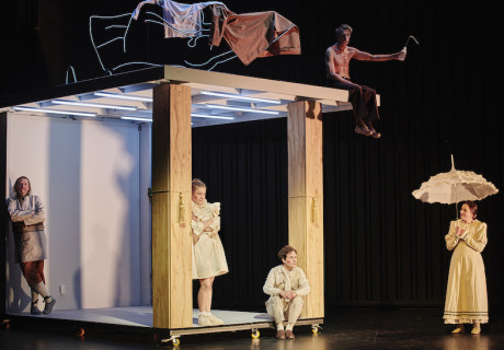 Pfisters Mühle – Staatstheater Braunschweig – Rebekka David katapultiert Wilhelm Raabes Umweltroman in die postmoderne Gegenwart