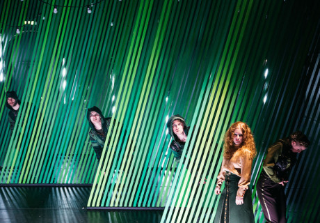 Pirsch – Deutsches Theater Göttingen – Christina Gegenbauer bringt Ivana Sokolas preisgekröntes Stück über ein Verbrechen auf dem Land zur Uraufführung