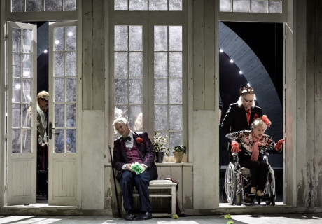 Platonow – Deutsches Theater Berlin – Timofej Kuljabin schickt Tschechows Frühwerk ins Altersheim