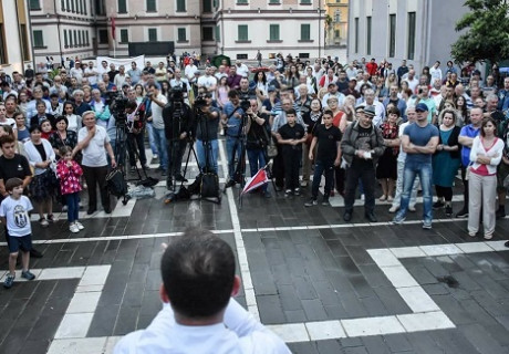 Theaterbrief Albanien – Seit Monaten protestieren Theaterschaffende und Bürger*innen gegen die geplante Zerstörung des historischen Nationaltheaters in Tirana