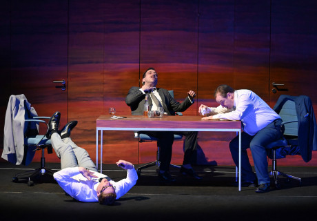 Putsch – Theater Trier – Manfred Langner inszeniert zum Intendanz-Abschied die Satire von Alistair Beaton und Dietmar Jacobs