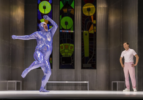 (R)Evolution – Theater Erlangen – Elina Finkel inzensiert Yael Ronens und Dimitrij Schaads Stück über das Kontinuum der menschlichen Dummheit