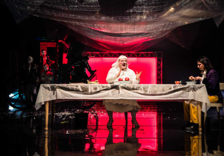 Raststätte Jammertal – Staatstheater Kassel – Alexander Eisenach entwirft auf den Spuren Heinrich Heines ein schrilles Wintermärchen