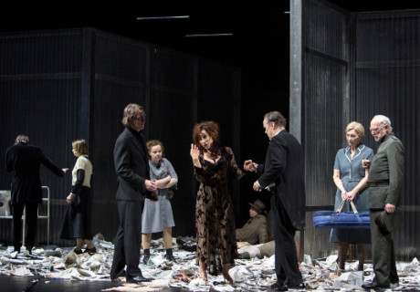 Die Ratten – Andrea Breth feiert mit Gerhart Hauptmanns Drama am Burgtheater Wien noch einmal die hohe Kunst des psychologischen Naturalismus  