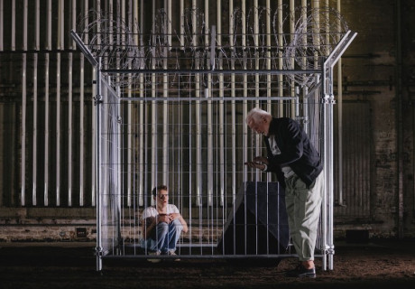Reich des Todes – Akademietheater Wien – Robert Borgmann erzählt mit Rainald Goetz vom politischen Versagen der Nullerjahre 