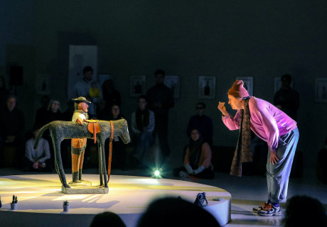 Requiem für eine marode Brücke – Schauspiel Köln – Anna-Sophie Mahler verbindet Brahms-Musik und bröckelnde Bauten 