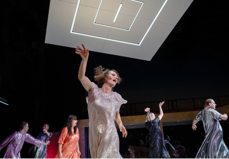 Der Revisor – Nationaltheater Mannheim – FX Mayr zeigt Nikolai Gogols Satire einer korrupten Stadtgesellschaft