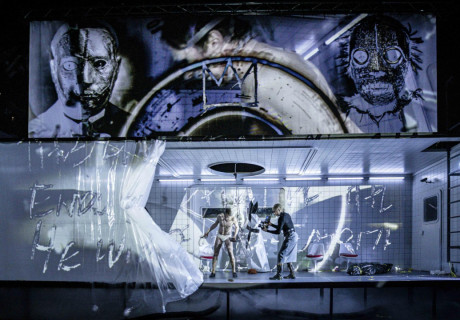 Richard III. – Saarländisches Staatstheater Saarbrücken – Christoph Mehler rückt Shakespeares Schurken in die Nähe heutiger Film- und Fernsehpsychopathen