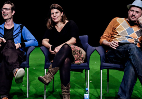 Rastlose Recherchekunst auf dem Pflaster der Gegenwart – Zum 20. Geburtstag des Regiekollektivs Rimini Protokoll