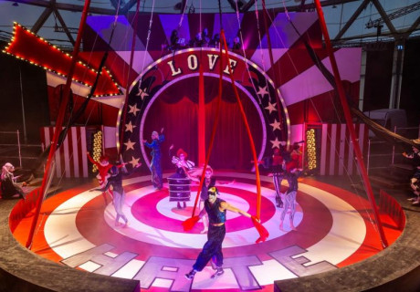 Romeo und Julia – Volksschauspiele Telfs – Gregor Bloéb inszeniert Shakespeares Liebestragödie als Zirkusshow