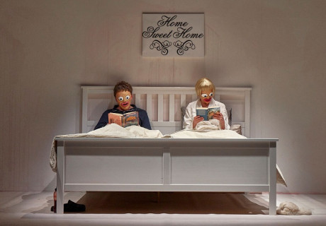 Szenen einer Ehe – Volkstheater Wien – Nach dem Drehbuch von Filmregisseur Ingmar Bergman treibt Markus Öhrn der Institution Ehe mit seinen Mitteln das Bürgerliche aus