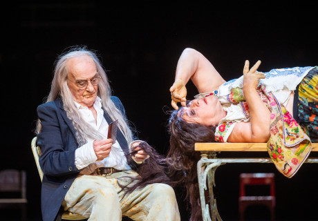 S wie Schädel – Kunstfest Weimar – Roberto Ciulli reflektiert die historische Schuld des globalen Nordens mit Texten von Navid Kermani