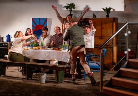 Schaf sehen – Asphalt Festival – Mit einer theatralen Verschwörungserzählung des Kollektivs Pièrre.Vers startet der Sommer der Künste in Düsseldorf