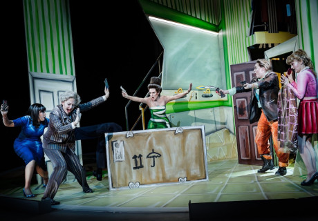 Die Schattenpräsidentinnen – Nationaltheater Mannheim – Christian Weise befeuert mit Selina Fillingers Broadway-Komödie den weiblichen Aufstand gegen Trump