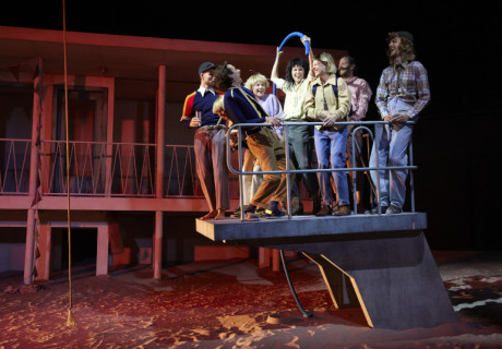 Das Ende von Schilda – Bühnen Bern – Neuinterpretation eines alten Volksbuches untersucht Neue Rechte Strömungen im Sand