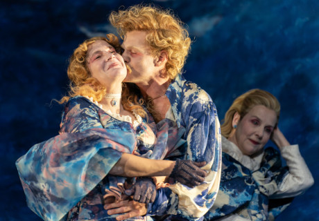 Drei Schwestern –  Thalia Theater Hamburg – Anne Lenk testet, wie viel Aktualisierung Tschechows Klassiker aushält